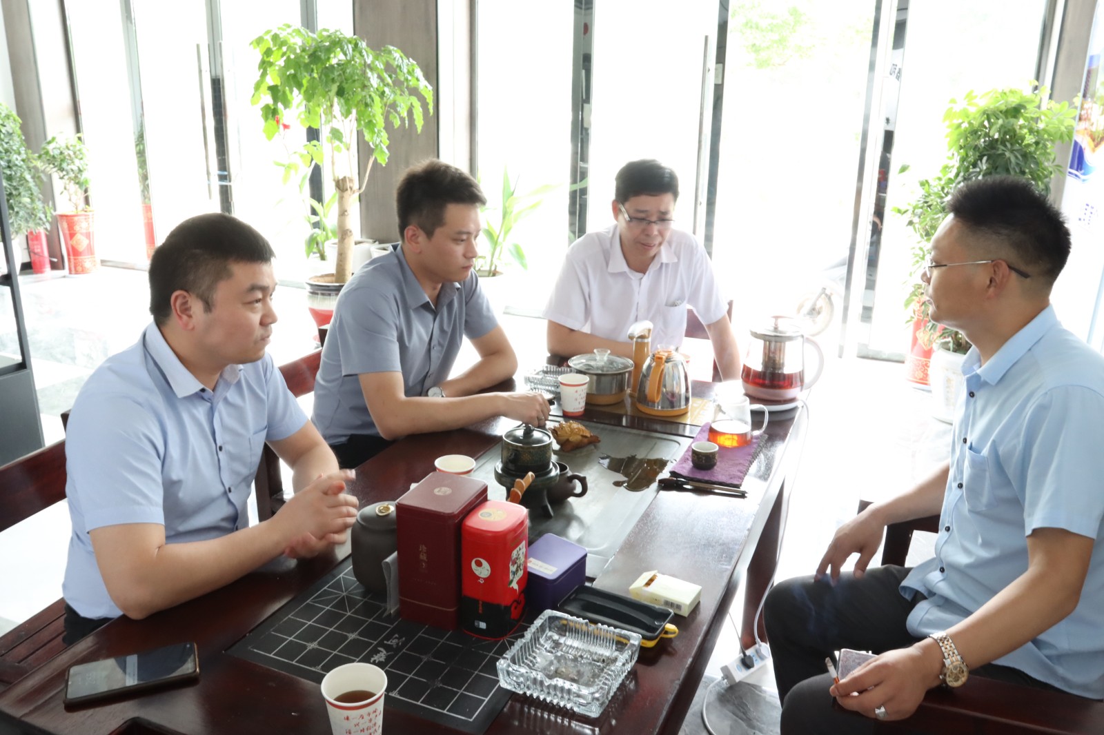 【9001cc金沙以诚为本品质效劳与眷注】董事长带队亲临一线，，，端午节巡检湖北片区
