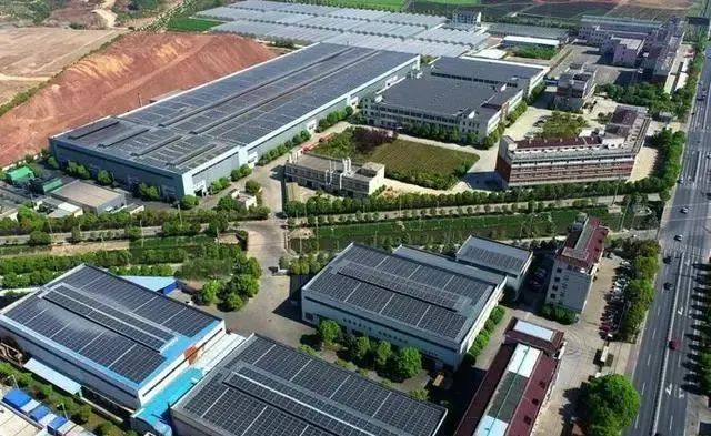 厂房装置光伏，，，，，每年节约电费200万元！装置工商业光伏的4大优势，，，，，政府都在推荐！